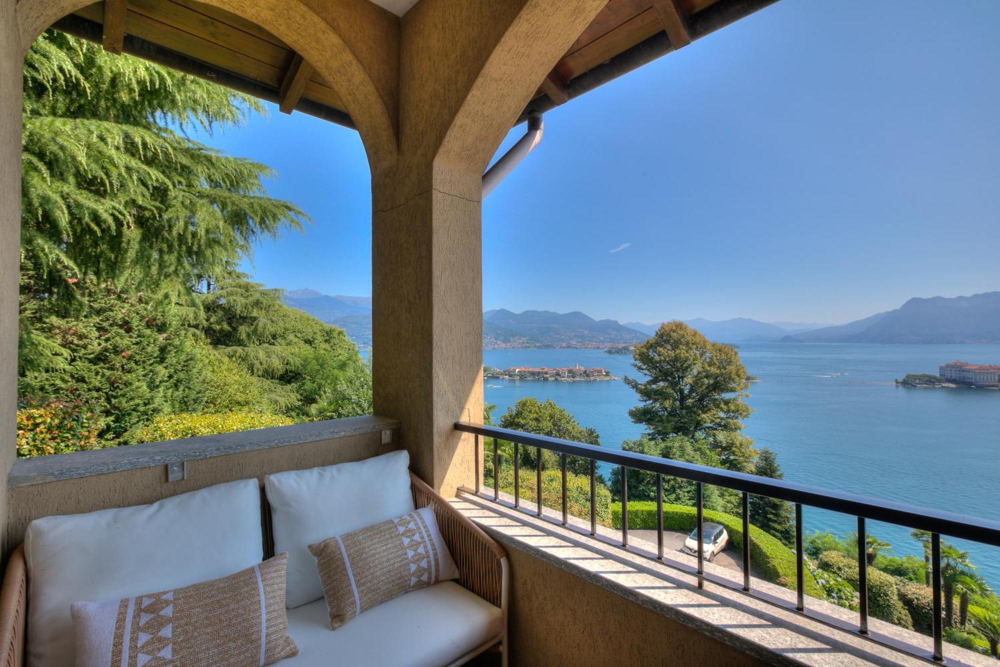 Pandora Lake View Stresa - Happy Rentals Exteriör bild