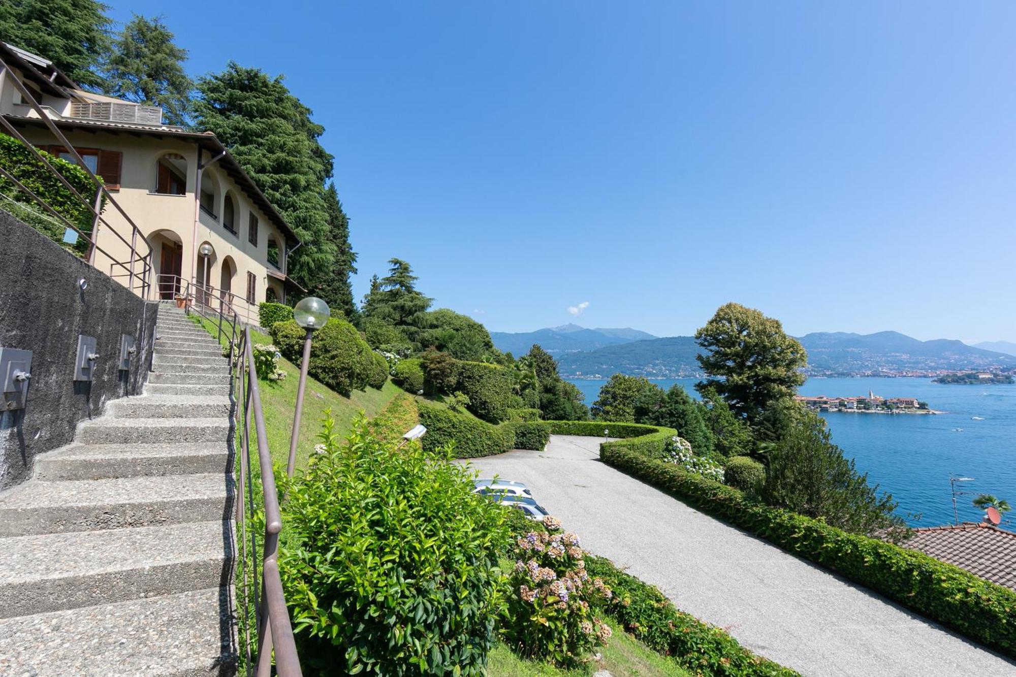 Pandora Lake View Stresa - Happy Rentals Exteriör bild